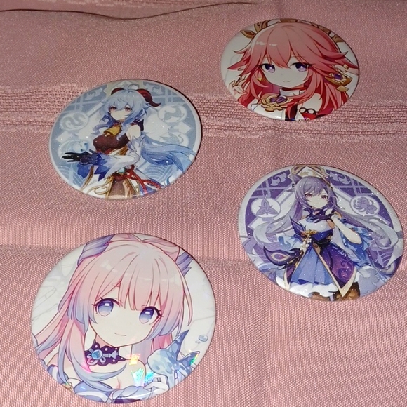 These 7 badges feature Anime characters - Picture 1 of 12